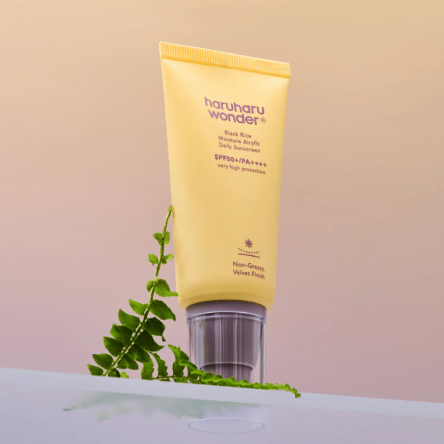 Haruharu Wonder musta riisi niisutav õhuline päikesekaitsekreem 50 ml