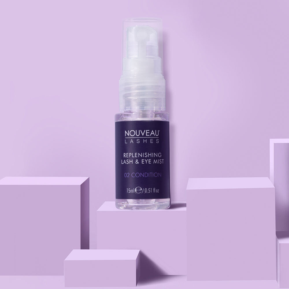 Nouveau Lashes silmaümbruse udu lillal taustal